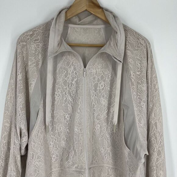 Lululemon In Depth Jacket Size 4 Womens Lace Floral Light Chrome Mock Neck Zip - Picture 2 of 7